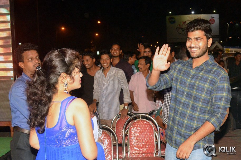 Run-Raja-Run-Flash-Mob-at-Vijayawada